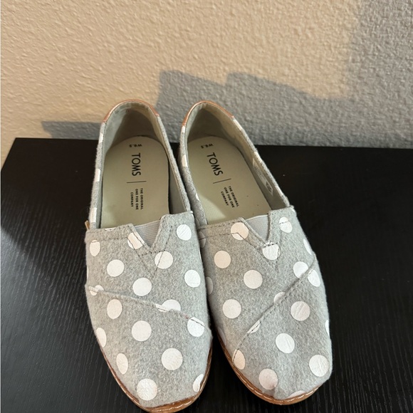 TOMS Gray Felt Polka Dot Shoes with Rose Gold Heel Like New Sz 6.5 - Picture 4 of 4